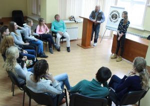 Подростковый клуб — это образовательные дружеские беседы для подростков
